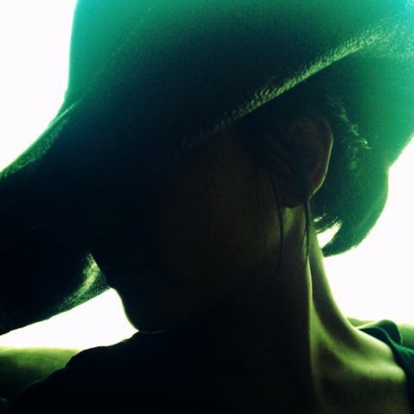 Meet your Posher, Melissa - Picture 1 of 1